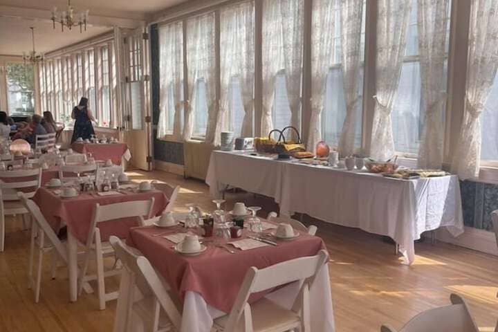 Breakfast area